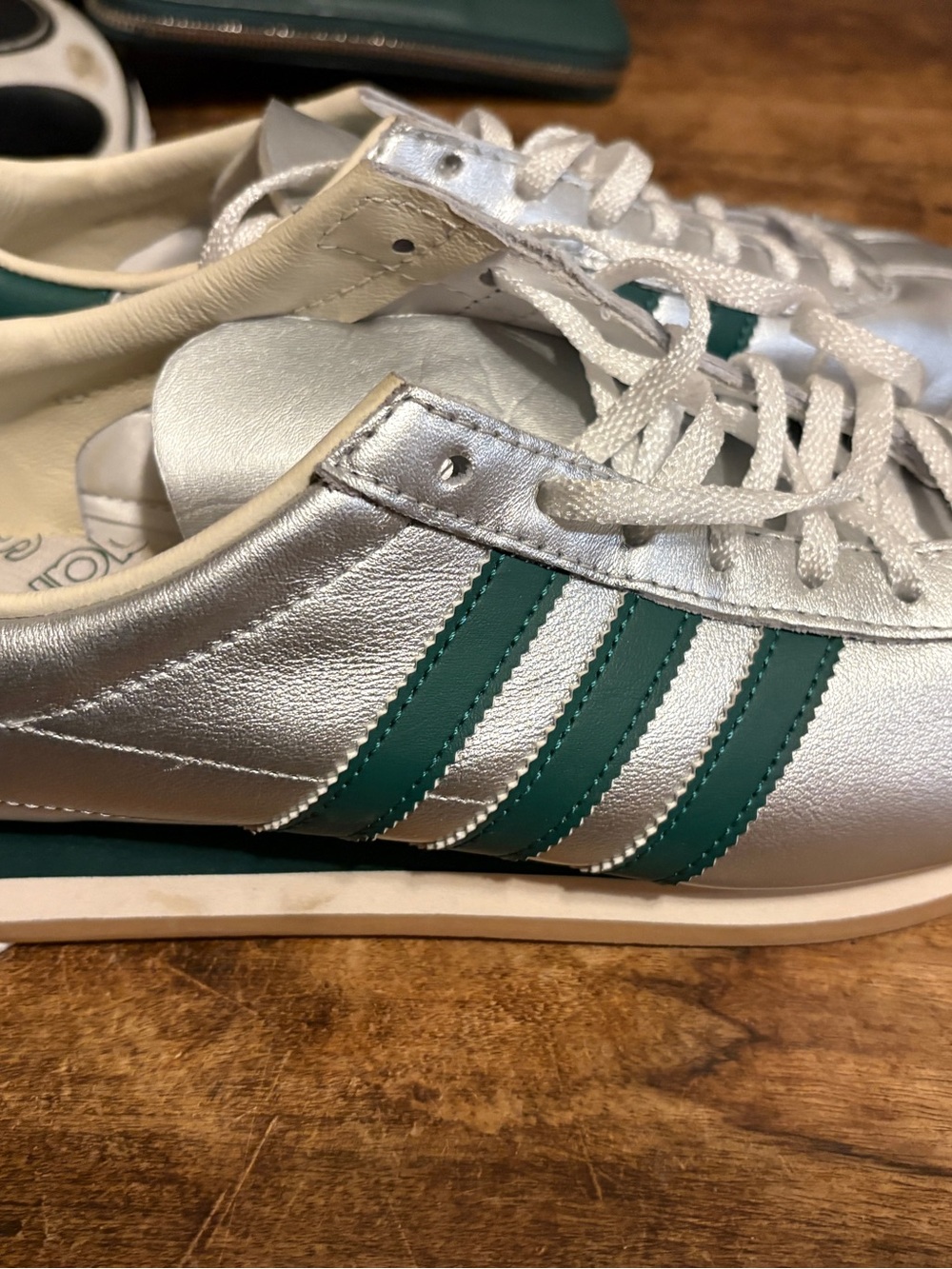 New Adidas Country OG W Women Casual Shoes Silver/Green size 9.5 - Picture 2 of 6